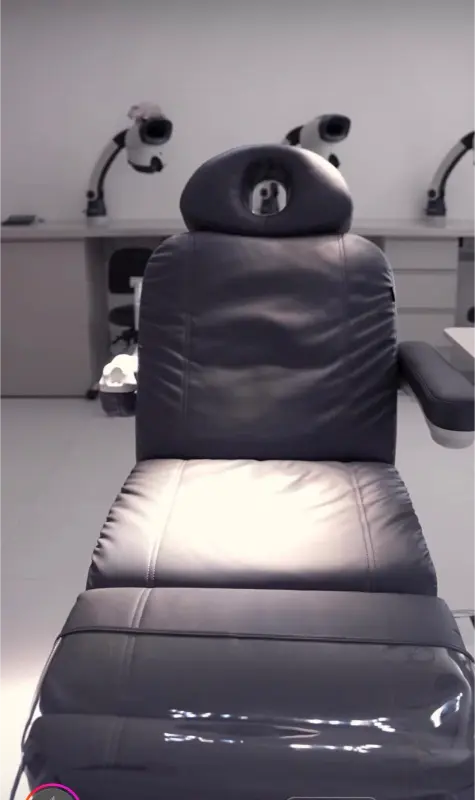 Modern hair transplant clinic facility in Antalya Turkey - state-of-the-art surgical suite with advanced medical equipment for FUE and DHI hair restoration procedures